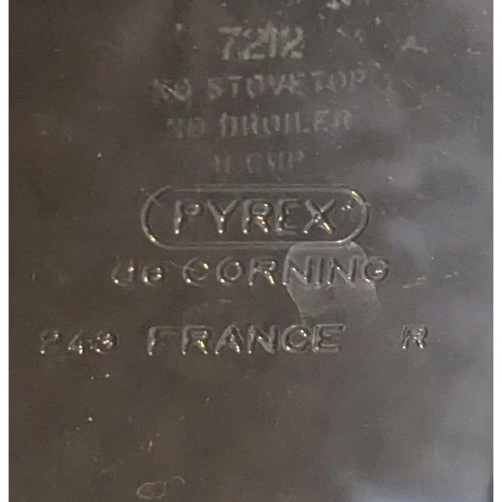 PYREX de Corning France Casserole Dish 7211 Model 242 & 7212 Model 243 Set of 2